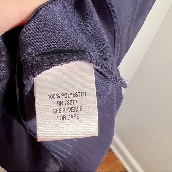 Apt. 9 Sleeveless Blouse Scoop Neck Navy Blue Pleated Back - Picture 9 of 9